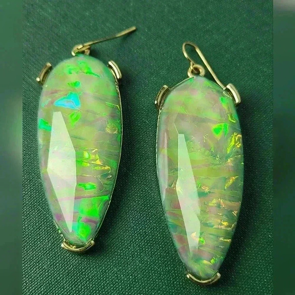 Vintage Jewelry - Gold tone opal like drop earrings